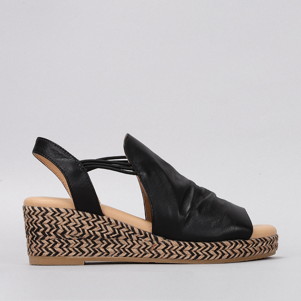 Darla - Black - LE SANSA