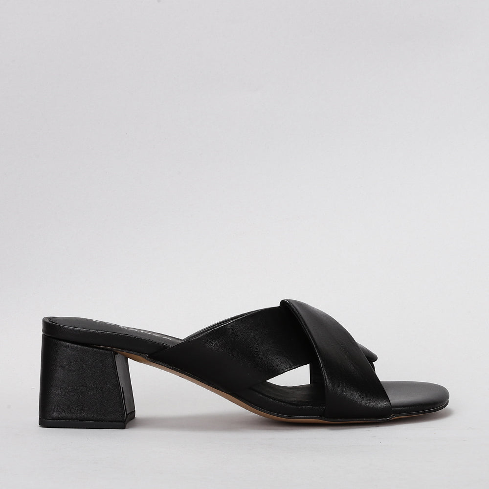 Gia - Black