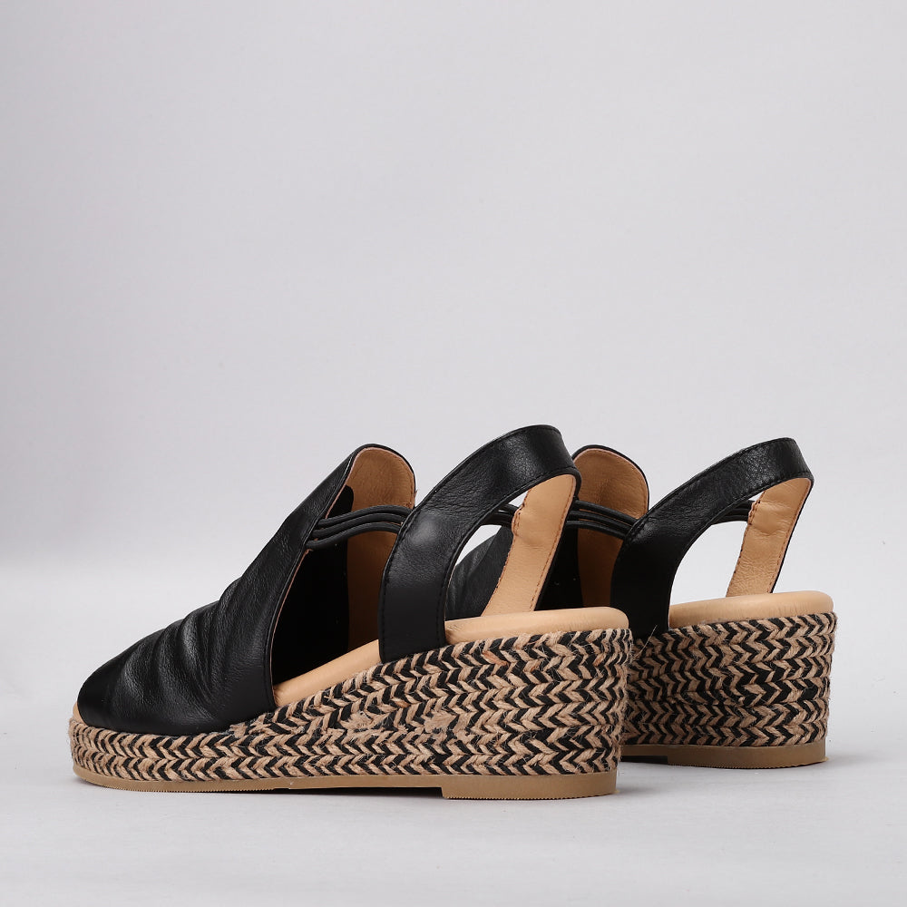 Darla - Black - LE SANSA