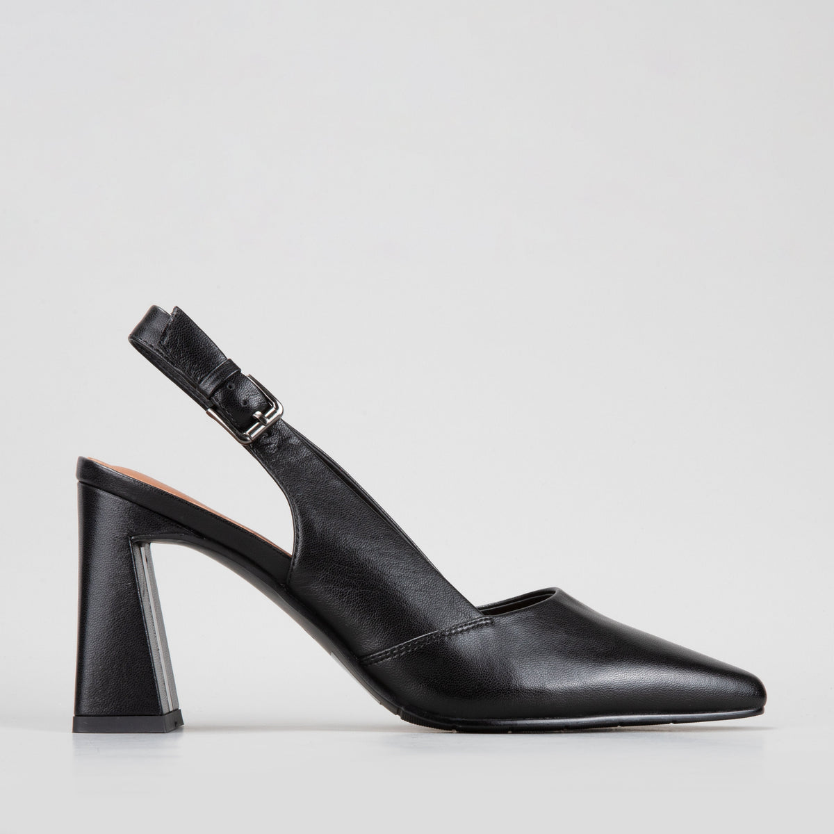 Navila - Black