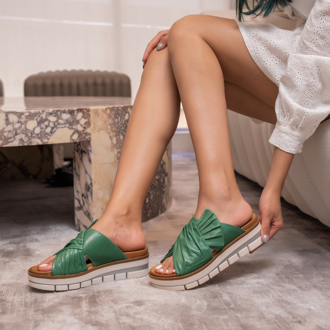 Khloe - Pine - LE SANSA