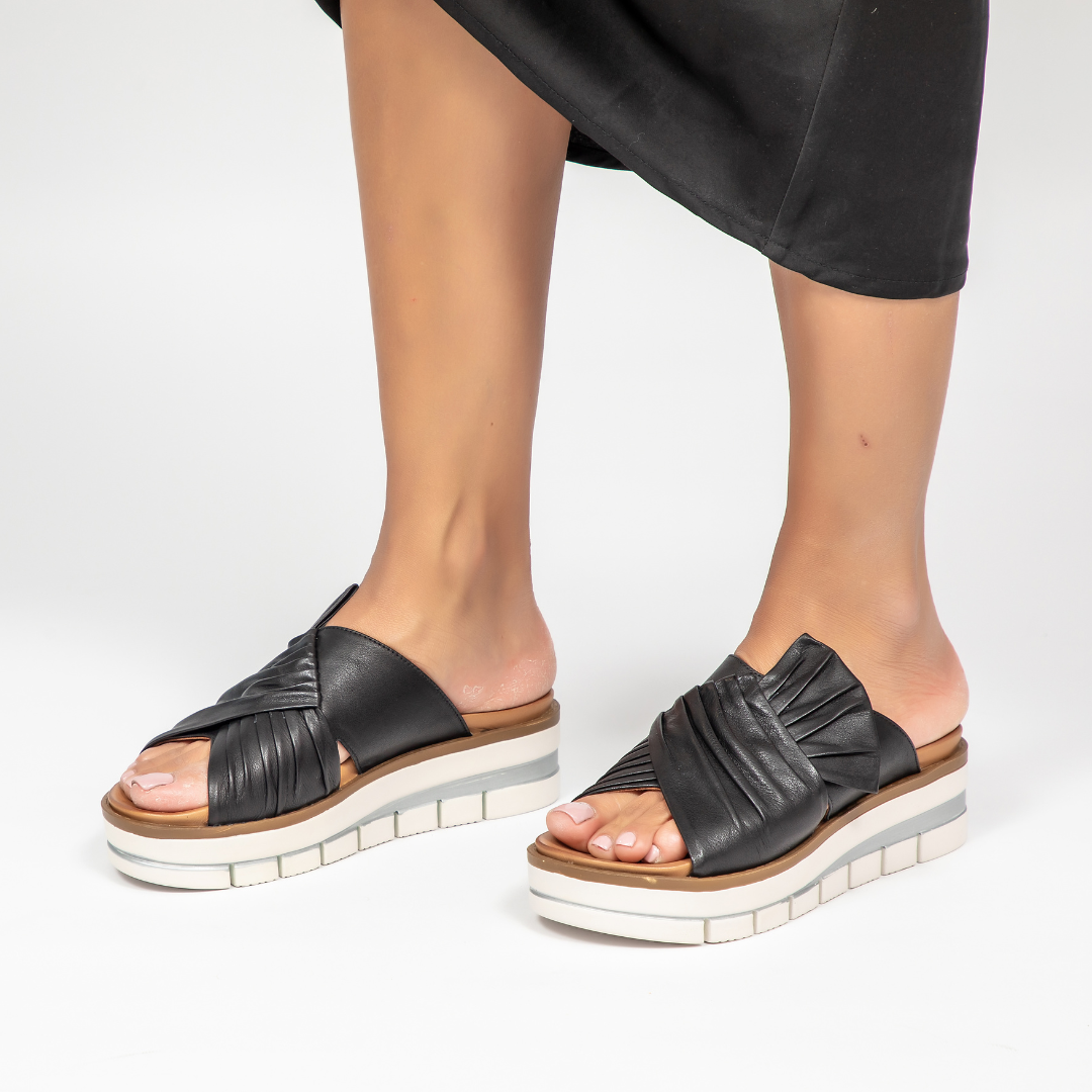 Khloe - Black - LE SANSA