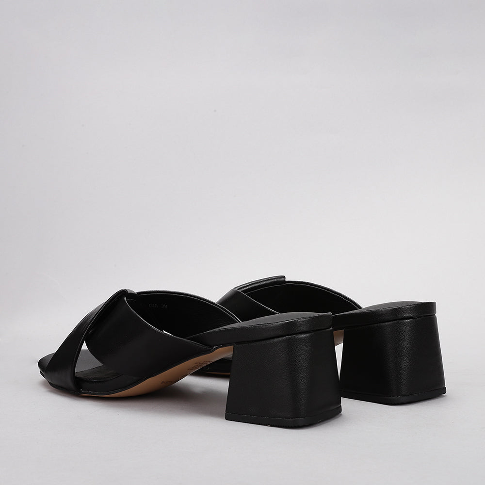 Gia - Black - LE SANSA