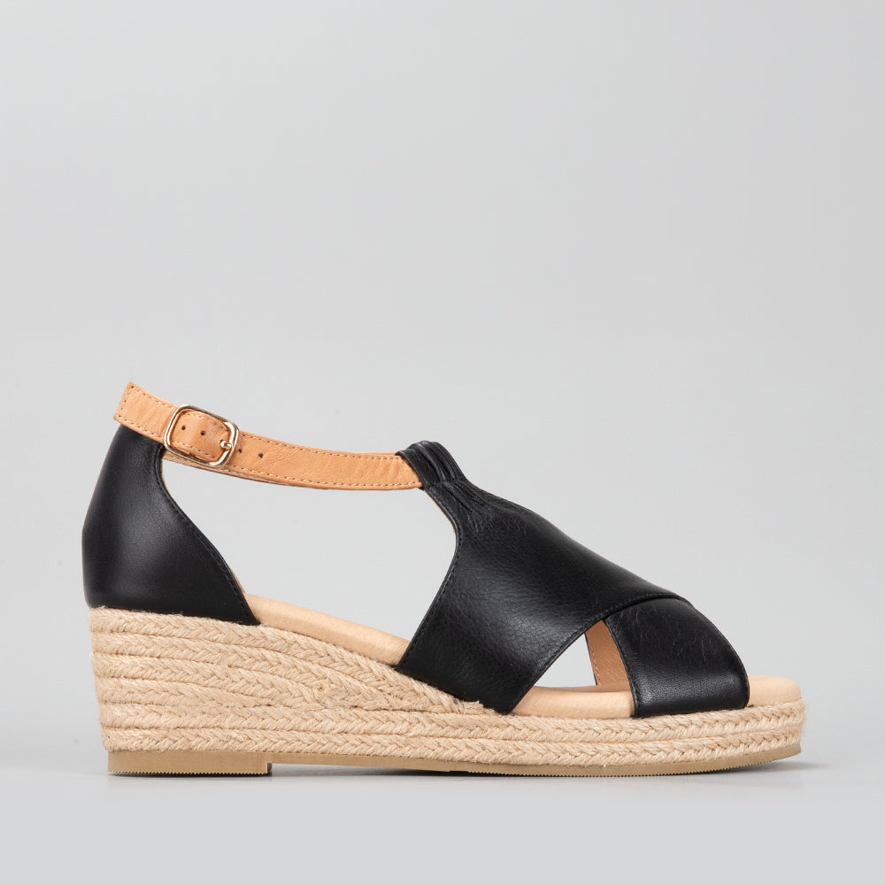Pernia - Black