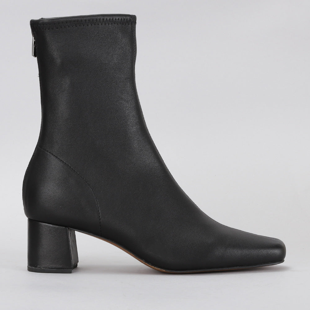 Liora - Black - Naked Arches