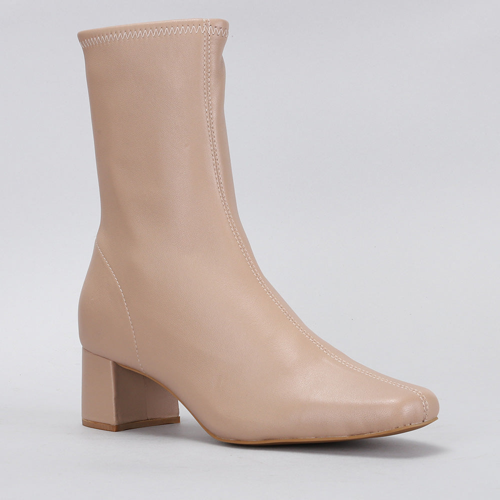 Liora - Cappuccino - Naked Arches