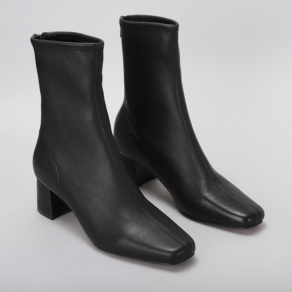 Liora - Black - Naked Arches