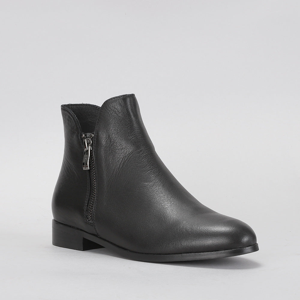 Ming - Black - LE SANSA