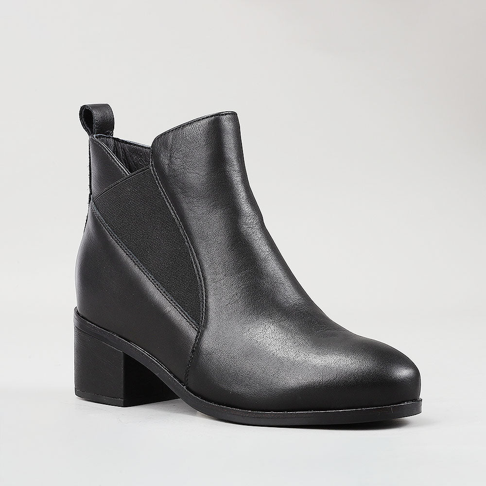 Oxara - Black - Naked Arches