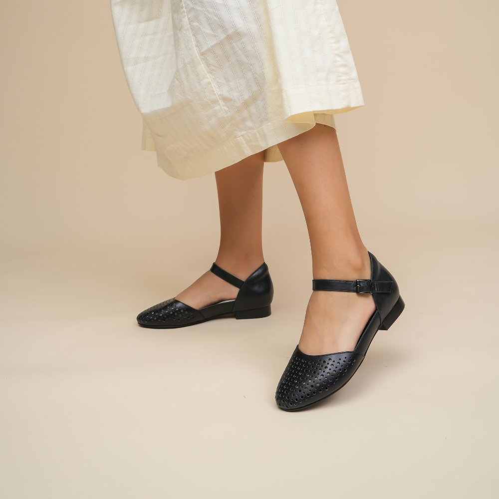 Winona - Black - Naked Arches