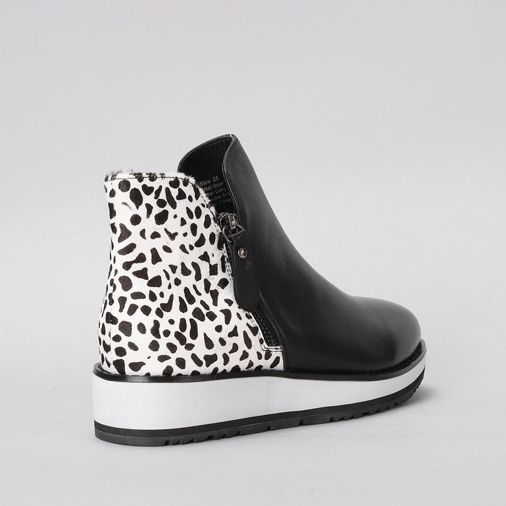STOW - Black/Snow Pony - LE SANSA