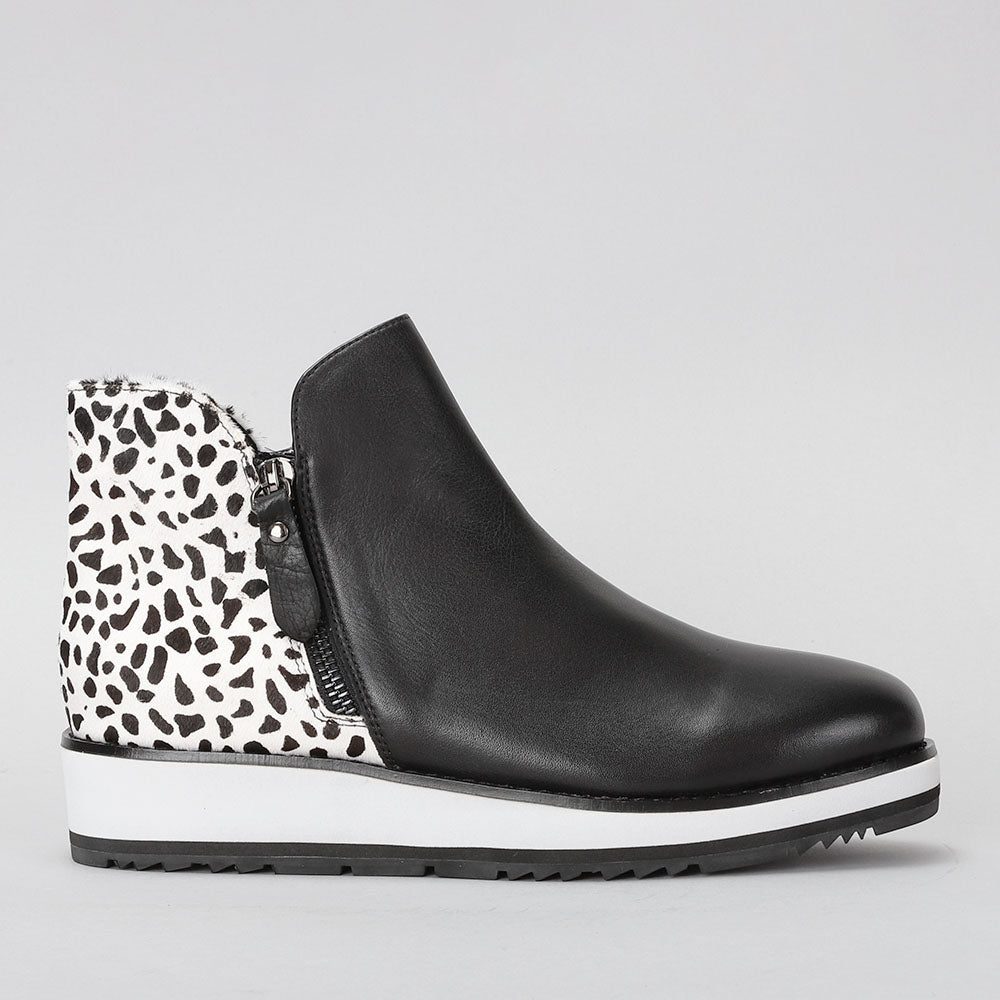 STOW - Black/Snow Pony - LE SANSA