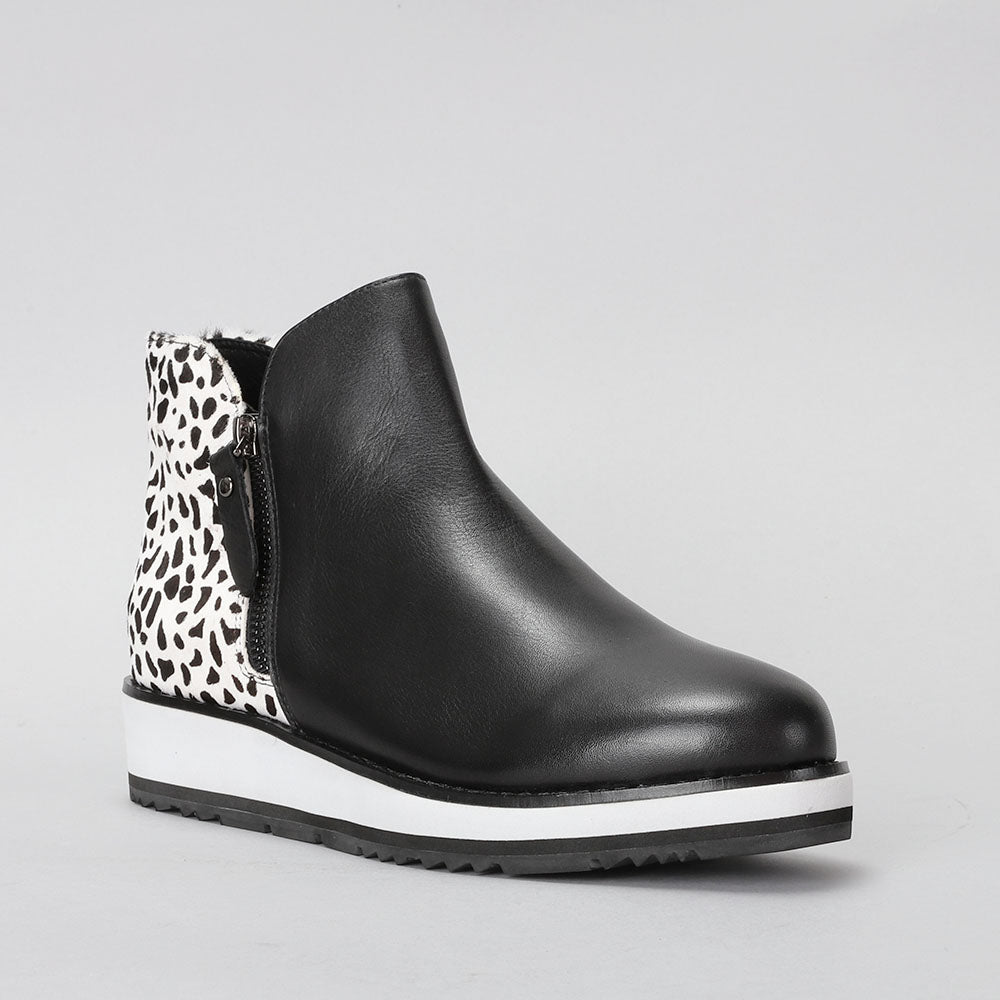 STOW - Black/Snow Pony - LE SANSA