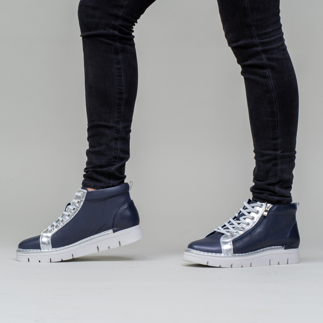 Bobby - Navy Silver - LE SANSA