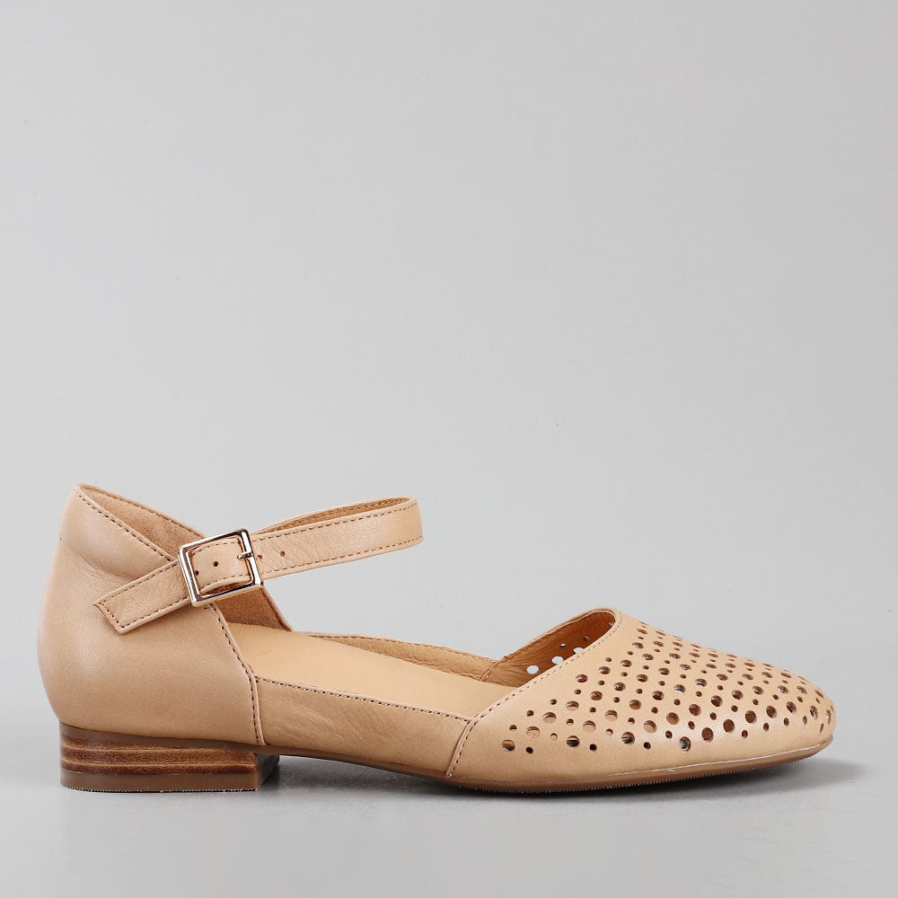 Winona - Scissors - Naked Arches