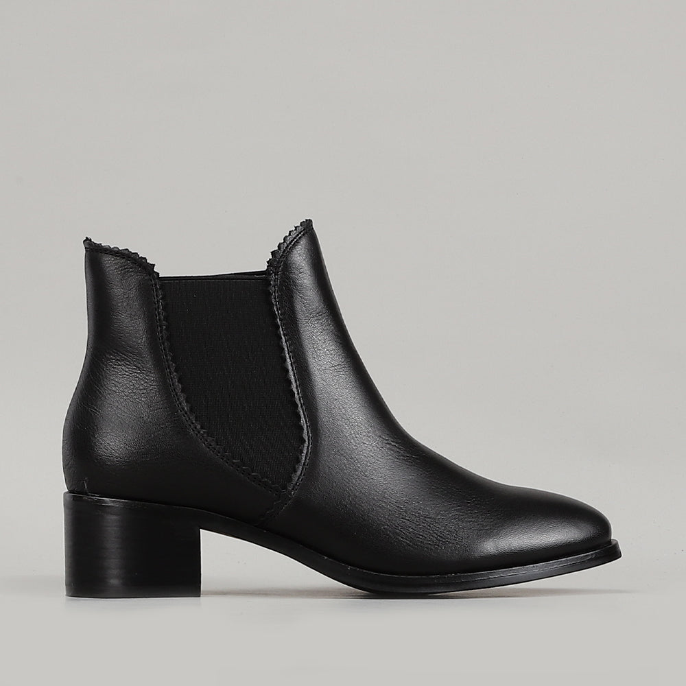 Rodeo - Black