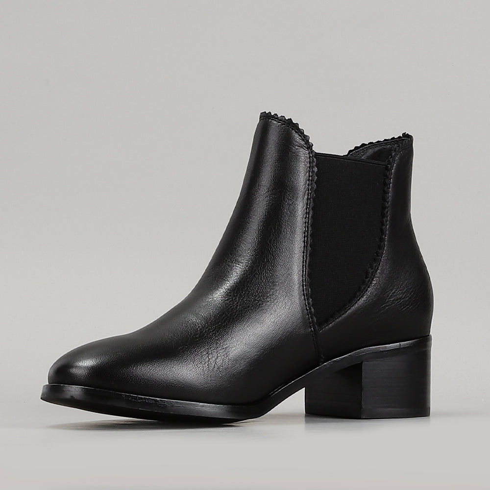 Rodeo - Black