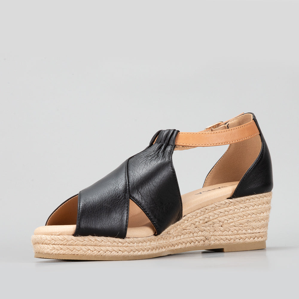 Pernia - Black