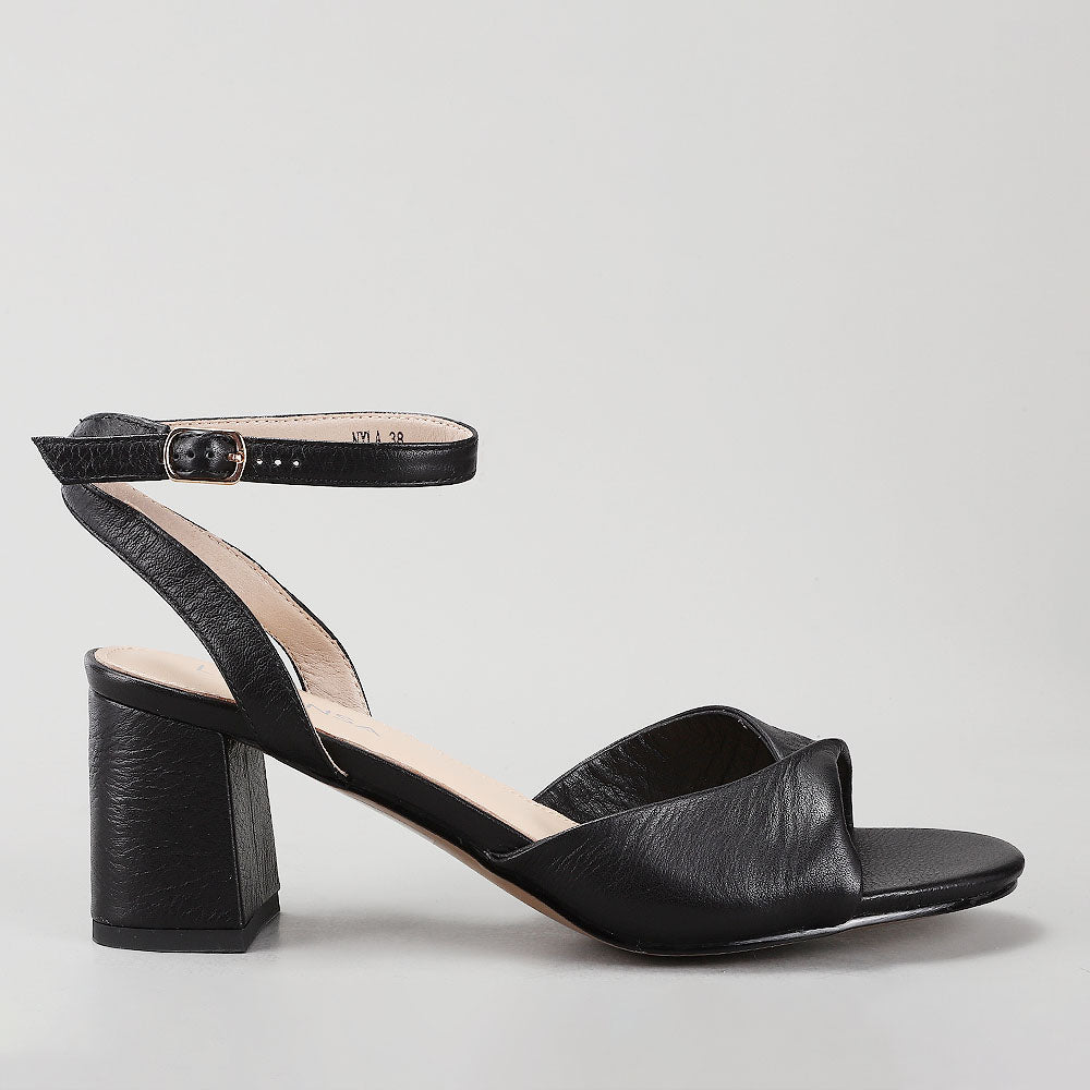 Nyla - Black - Naked Arches