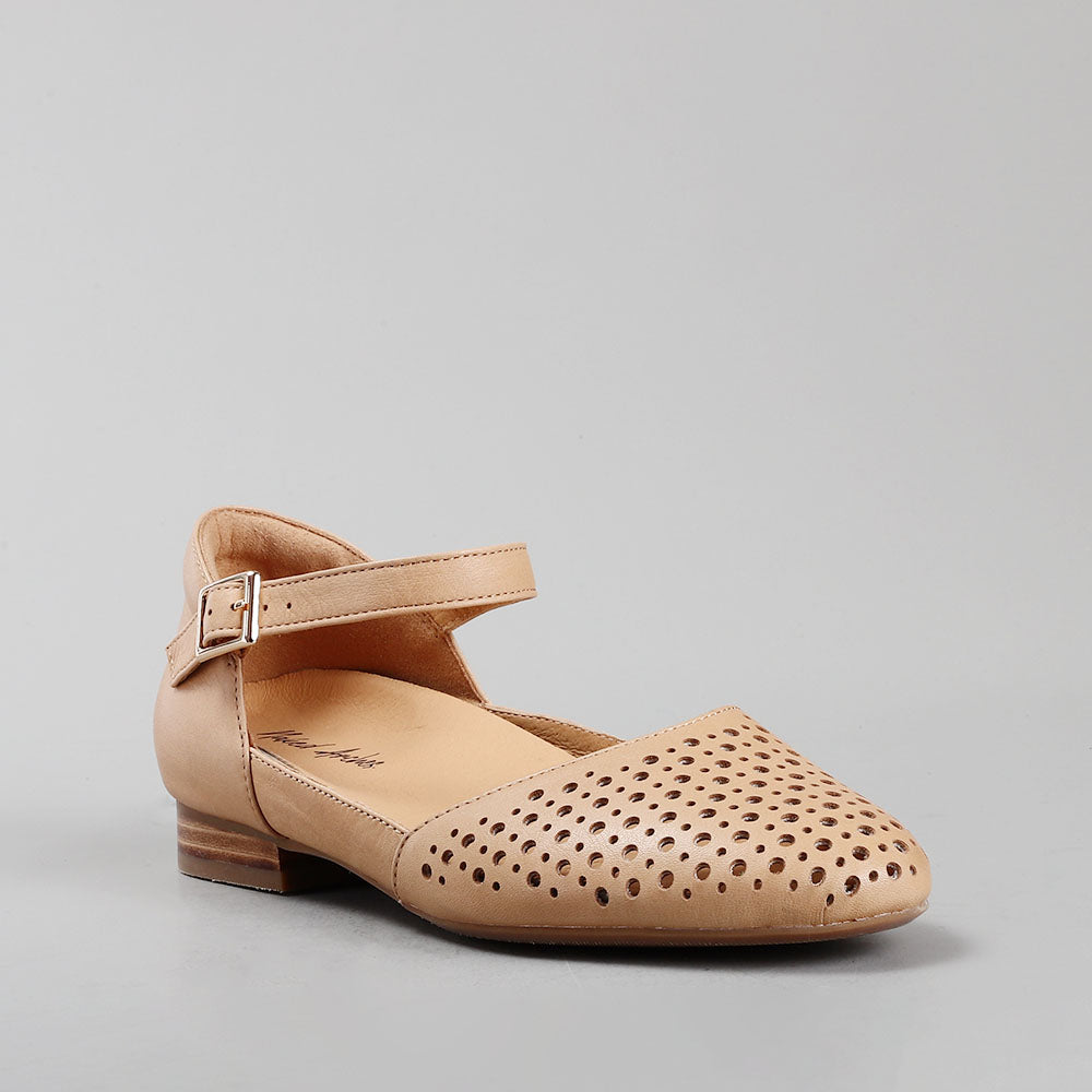 Winona - Scissors - Naked Arches